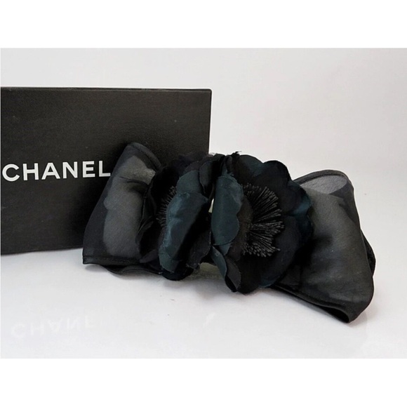 CHANEL Black Floral Hair Clip main image 5